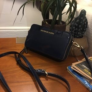 Micheal Kors Navy phone cross body jet set travel